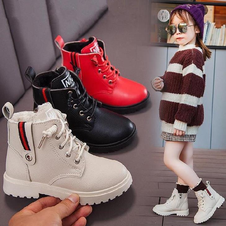 girl autumn and winter Martin boots